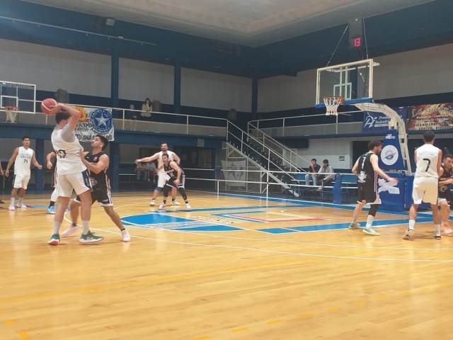 Racing se qued con el duelo de invictos